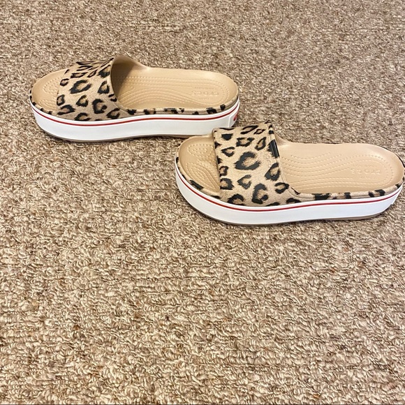 New Crocs Leopard platform sandals - Picture 3 of 5